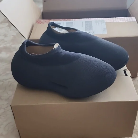 Yeezy | Shoes | Brand New Yeezy Knit Runner Size 6  display picture 1